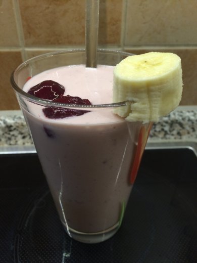 Творожно-вишнево-банановое смузи - Шаг 1