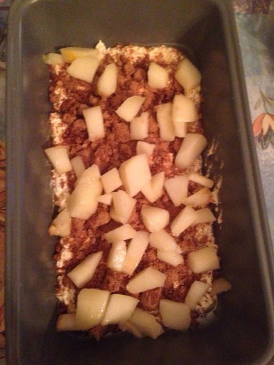 Творожная запеканка с фруктами, шоколадом и орехами - Шаг 3