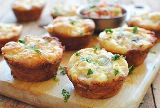 Куриные мафины с сыром.