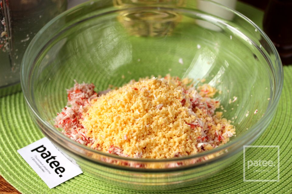 Котлеты из крабовых палочек с сыром - Шаг 3