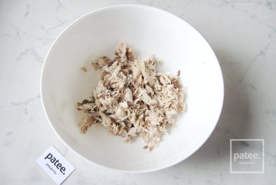 Салат с отварной скумбрией - Шаг 5