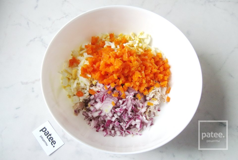 Салат с отварной скумбрией - Шаг 8