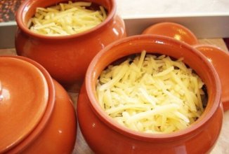 Мясо в горшочках