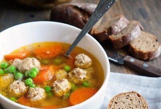 Легкий суп с фрикадельками .