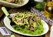Салат с вареной говядиной и огурцом