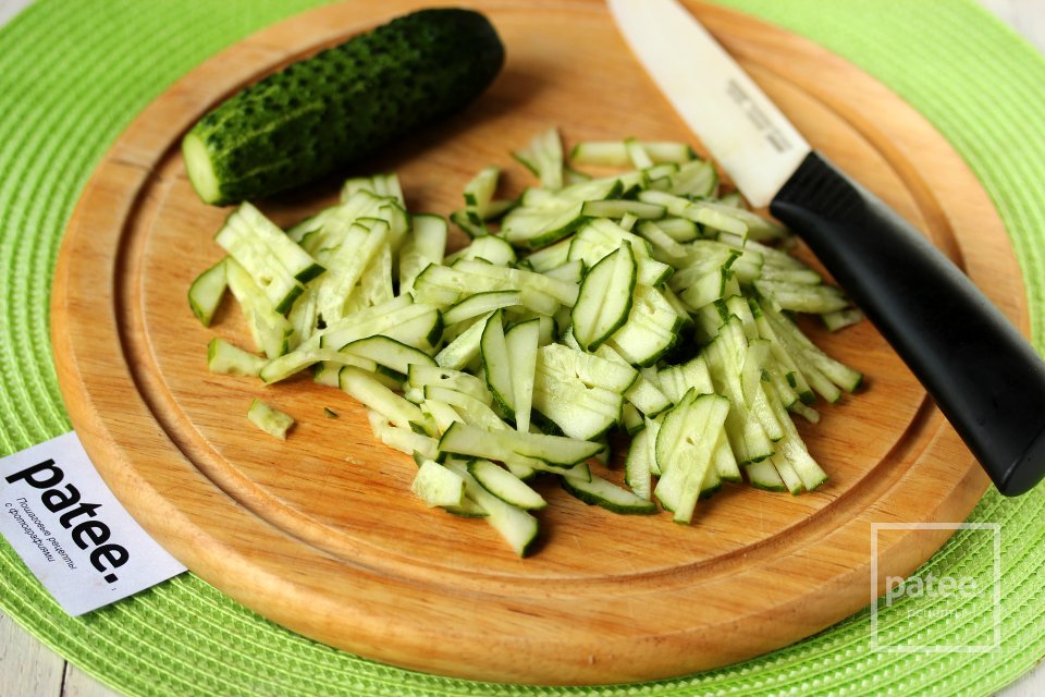 Салат с вареной говядиной и огурцом - Шаг 3