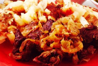 Рёбрышки с луком