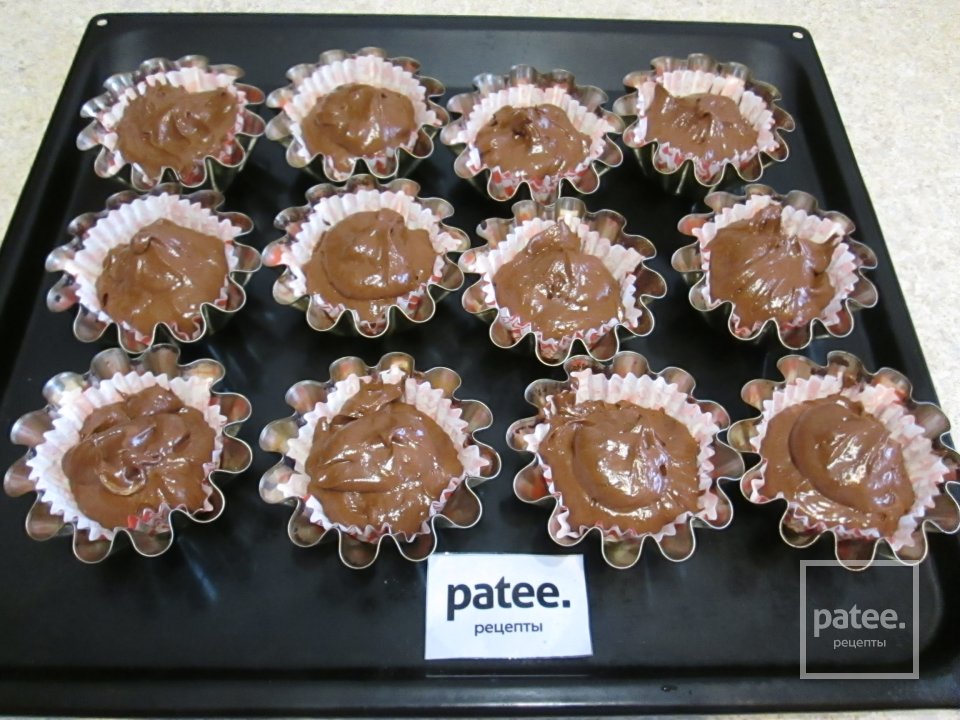 Капкейк шоколадный со вкусом шоколадной ириски - Шаг 12