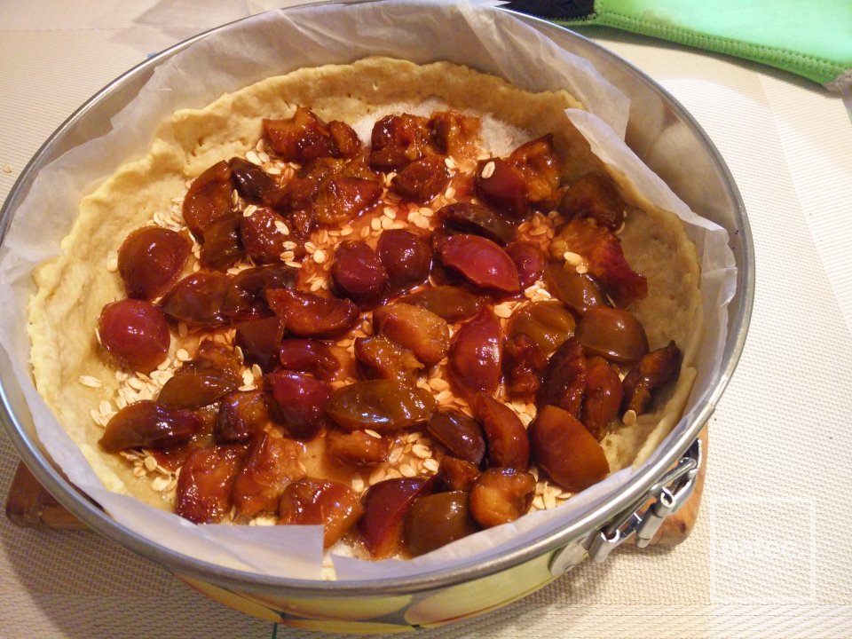 Сливовый пирог с безе - Шаг 6