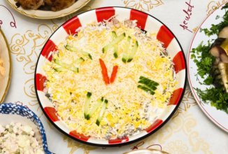 Праздничный салат "Новогодние часы"