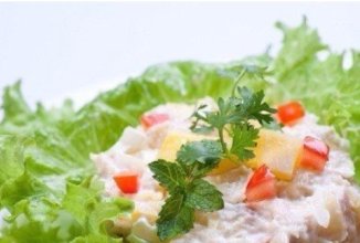 Салат с куриной грудкой,яблоком и стручковой фасолью