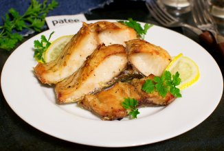 Карп запеченный с луком