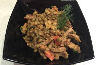 Чечевица с говядиной в сливочном соусе