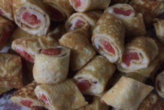 Майонезные блинчики с красной рыбой.