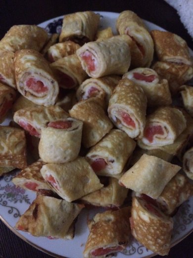 Майонезные блинчики с красной рыбой. - Шаг 4