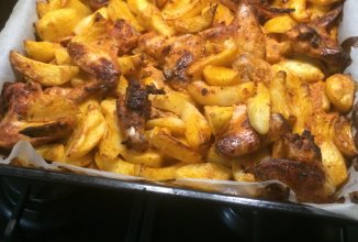 Крылышки с картошечкой в духовке