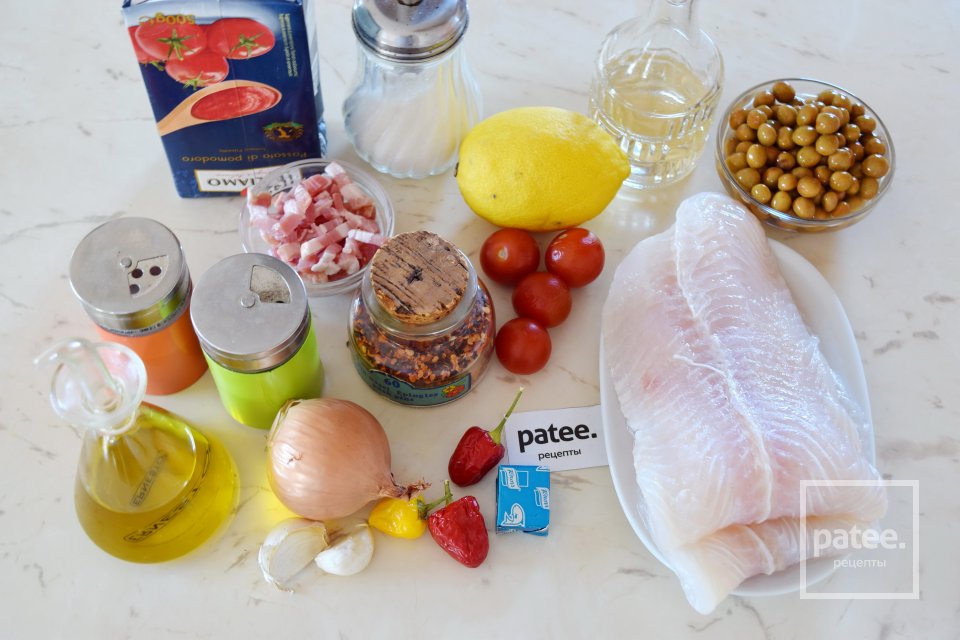 Тилапия в томатном соусе с консервированным нутом - Шаг 1