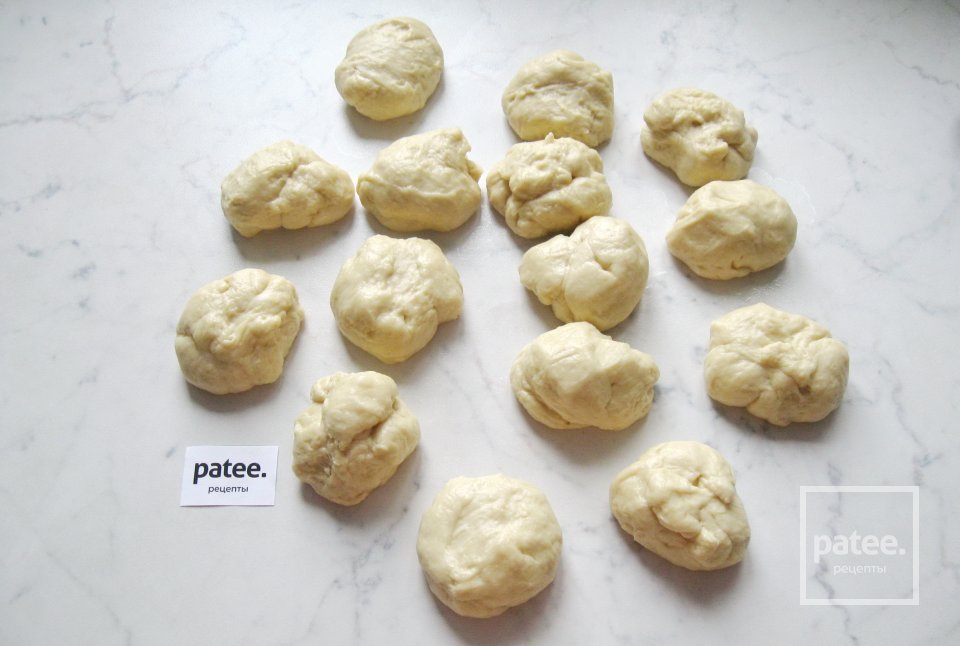 Булочки с вишней и штрейзелем - Шаг 12