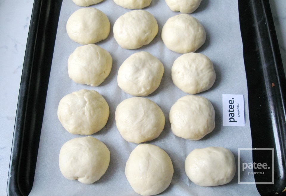 Булочки с вишней и штрейзелем - Шаг 15