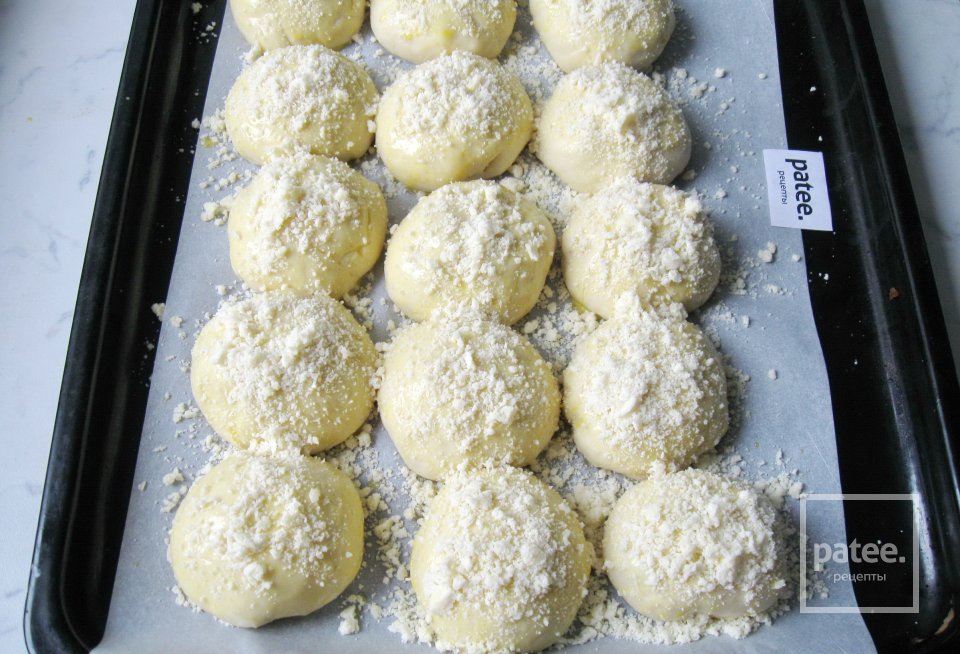 Булочки с вишней и штрейзелем - Шаг 17