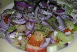 Салат с сельдереем и помидорами