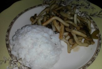 Кальмары с грибами и сельдереем