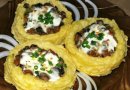 Картофельные гнезда с грибами в смётано-чесночком соусе