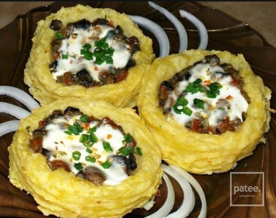 Картофельные гнезда с грибами в смётано-чесночком соусе - Шаг 1