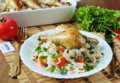 Куриные голени с рисом и овощами