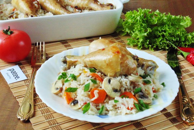 Куриные голени с рисом и овощами