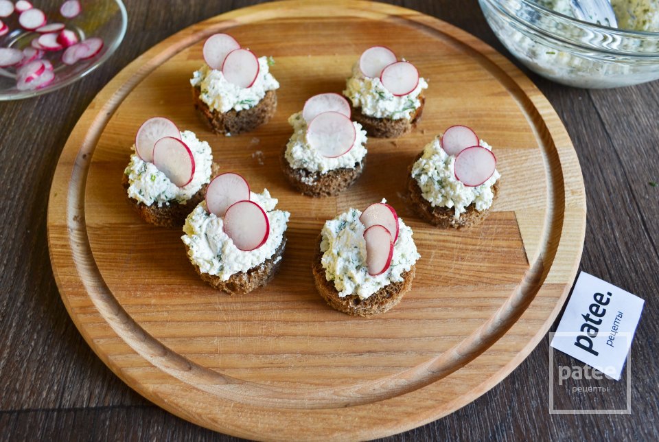 Закуска из творога с редисом - Шаг 10