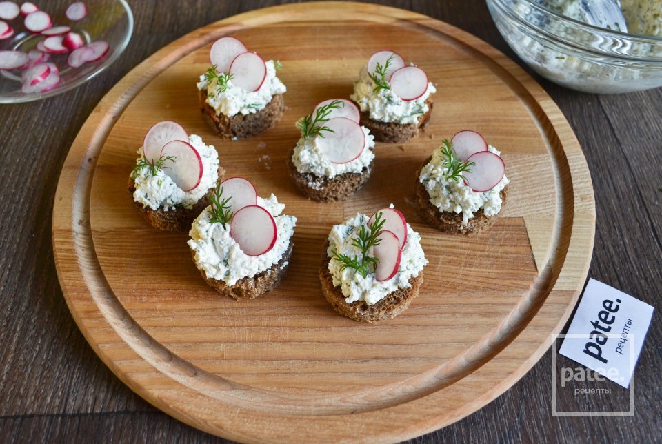 Закуска из творога с редисом - Шаг 11