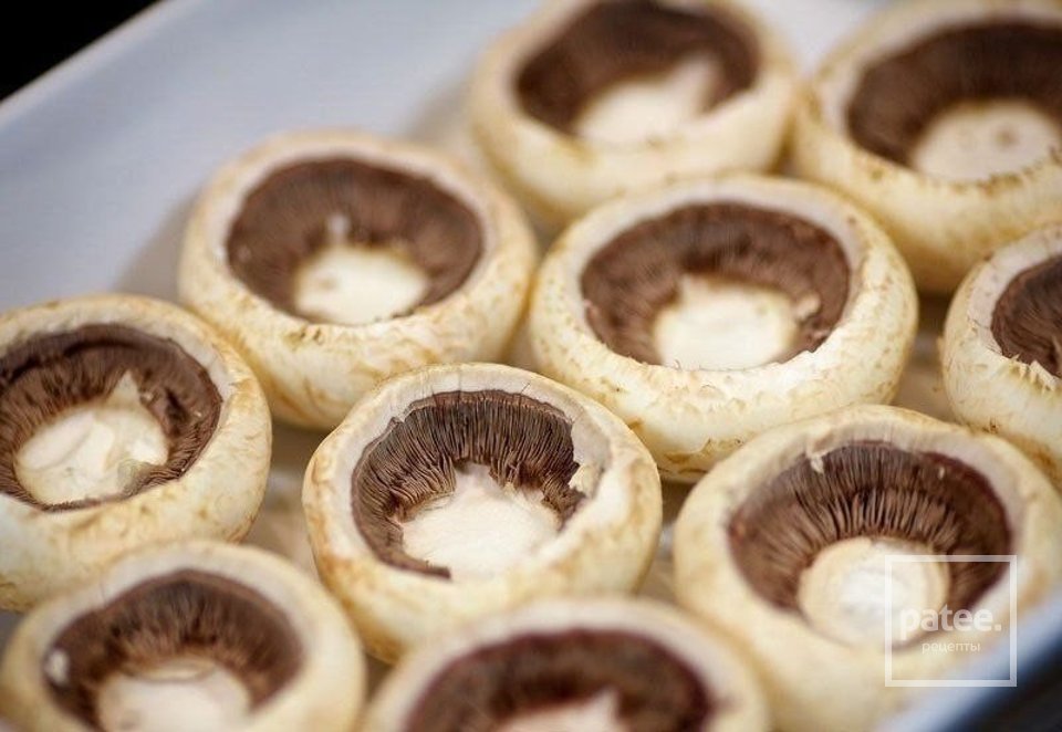 Шампиньоны с курицей и сыром. - Шаг 1