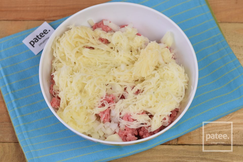 Картофельно-мясной пирог на слоеном тесте - Шаг 4