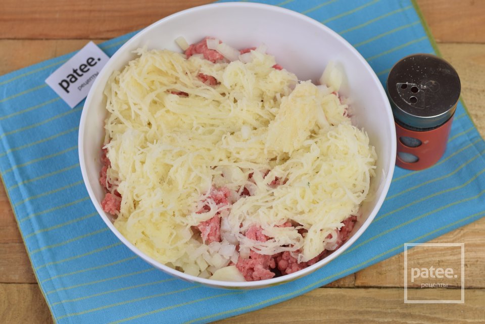 Картофельно-мясной пирог на слоеном тесте - Шаг 5