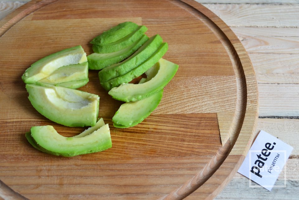 Теплые бутерброды с авокадо и острой заправкой - Шаг 9