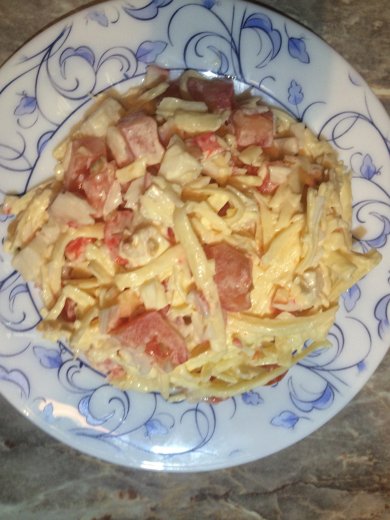 Салат с помидорами, крабовыми палочками и сыром. - Шаг 4