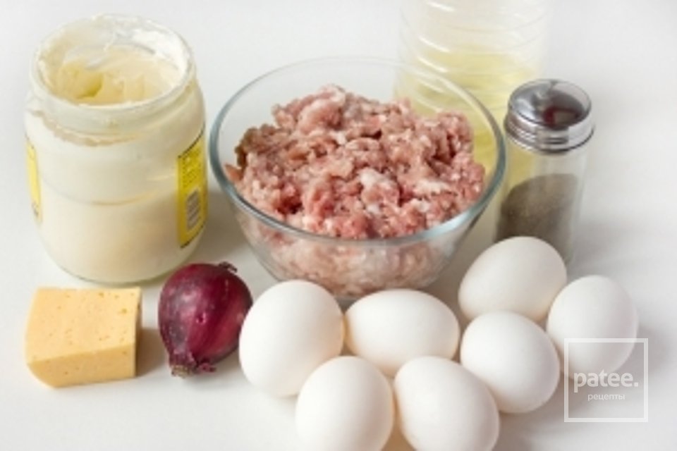 Запечённые яичные рулетики с мясной начинкой - Шаг 1