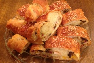 Пирог с курицей, шампиньонами и кукурузой