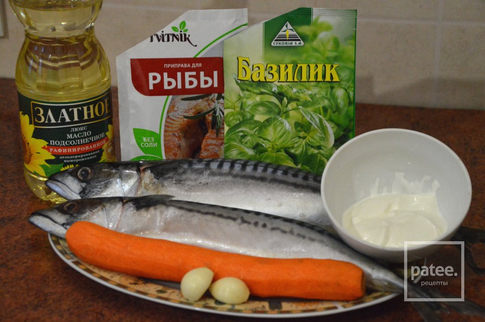 Рулеты из скумбрии с морковью и чесноком - Шаг 1