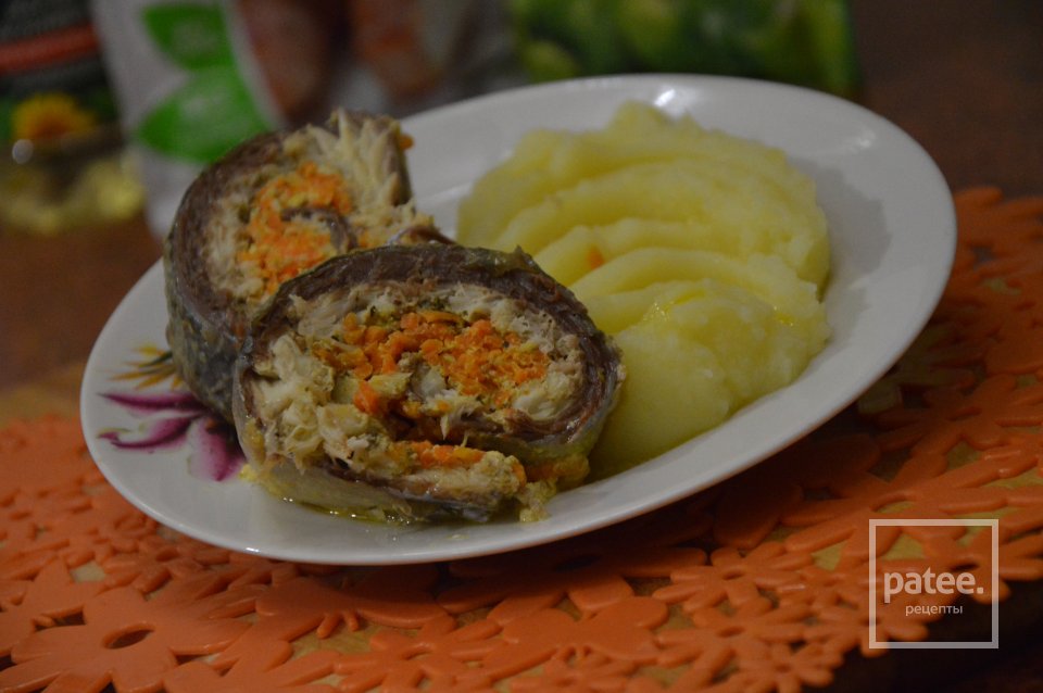 Рулеты из скумбрии с морковью и чесноком - Шаг 6