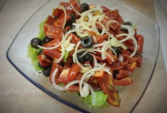 Салатик с вялеными помидорами