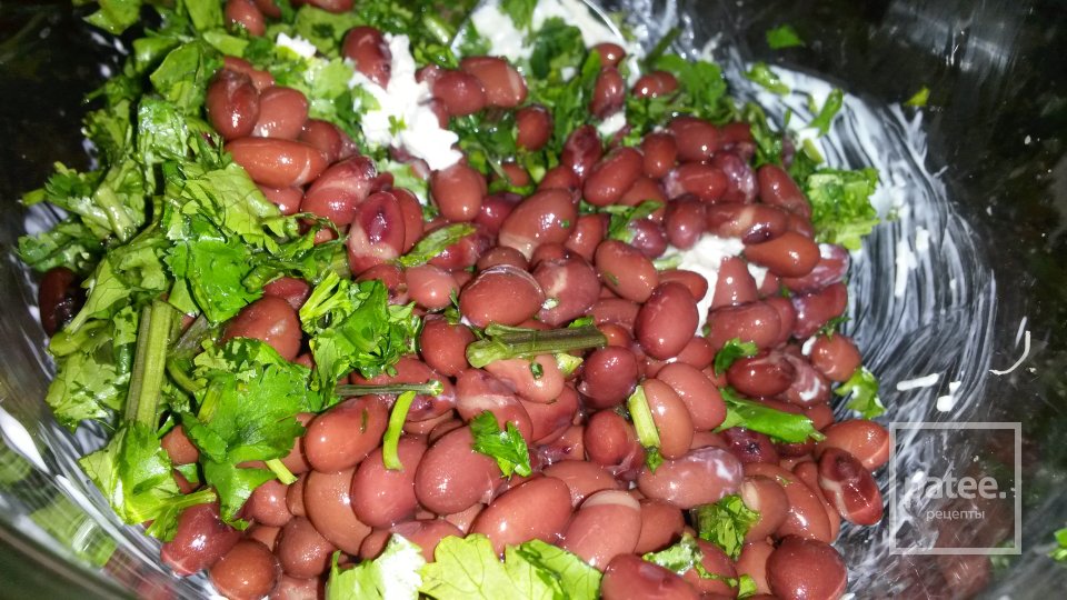 Фасолевый салат с сухариками - Шаг 3