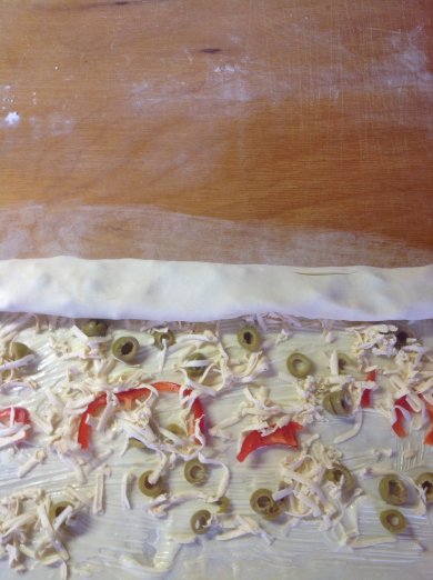 Овощные рулетики из слоеного теста. - Шаг 4