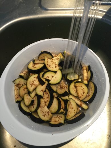 Кабачки тушенные с баклажанами в горшочках. - Шаг 7