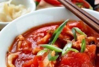 Томатный суп с кальмарами