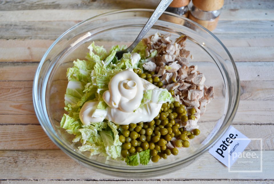 Праздничный салат с курицей и мандаринами - Шаг 8