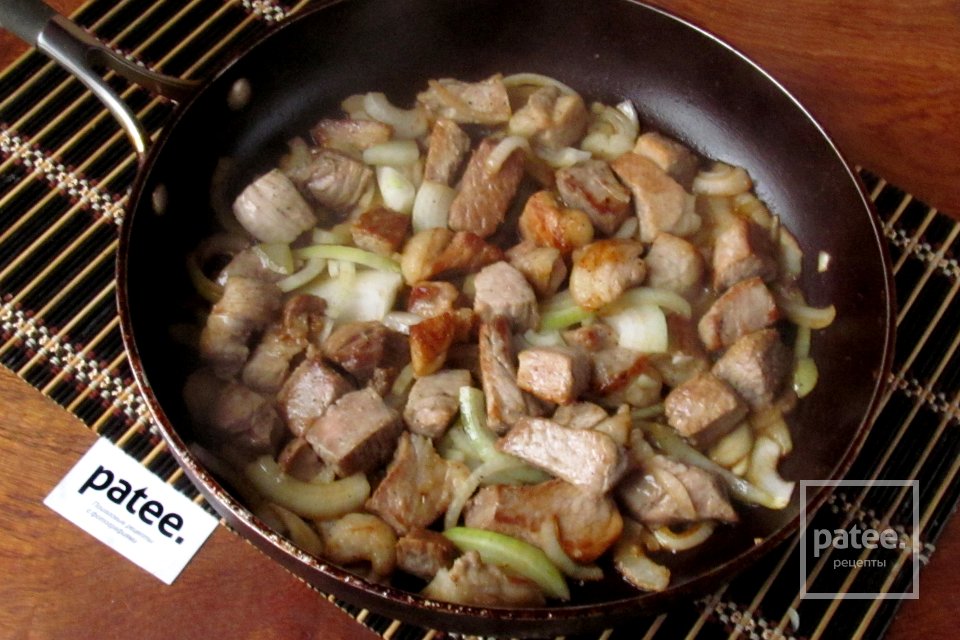 Жаркое из свинины с картофелем и грибами - Шаг 6