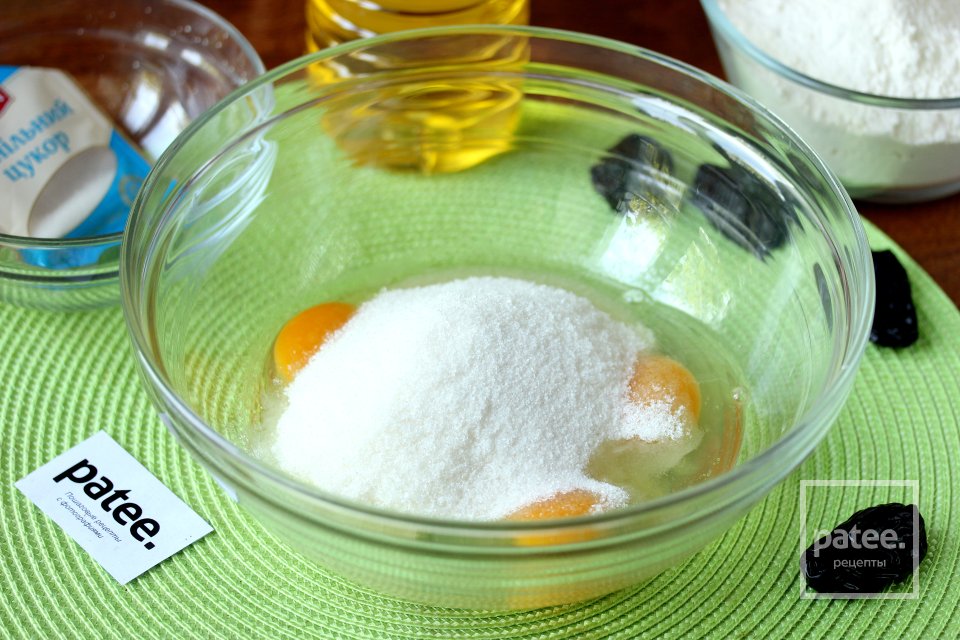 Кекс на сметане с черносливом - Шаг 4