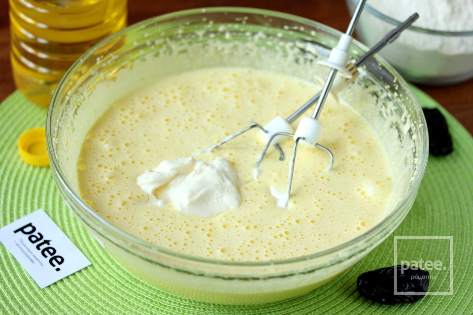 Кекс на сметане с черносливом - Шаг 6